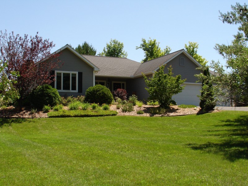 2884 Old Farm lane, Traverse City, MI 49685 is For Sale By Owner Reozom