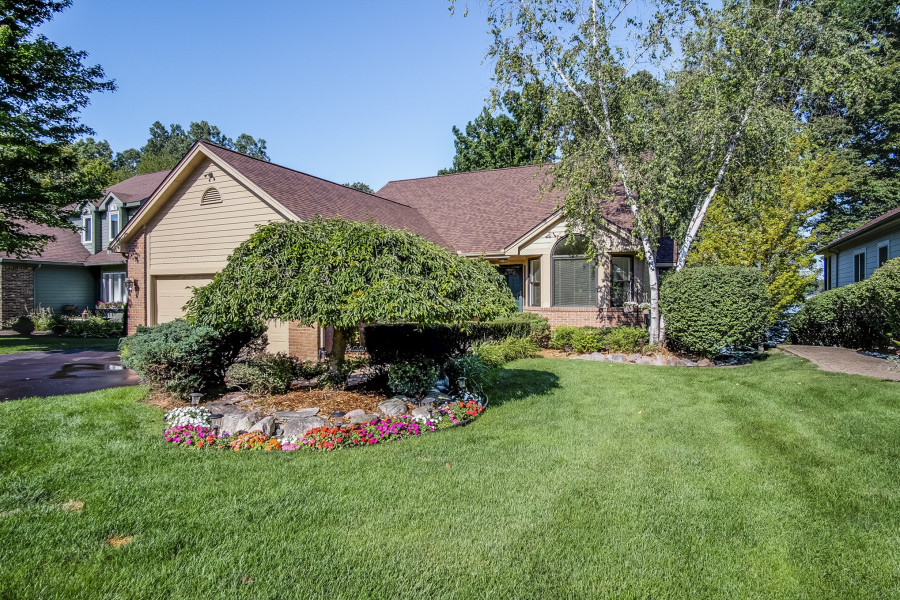203 Lakeshore Pointe Drive, Howell, MI 48843 is For Sale By Owner Reozom