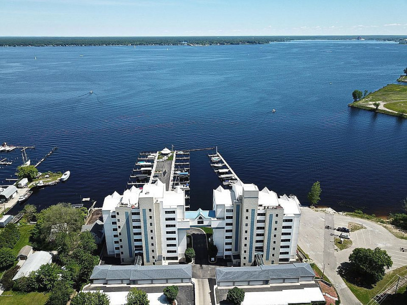 2964 Lakeshore Drive W401, Muskegon, MI 49441 is For Sale By Owner Reozom