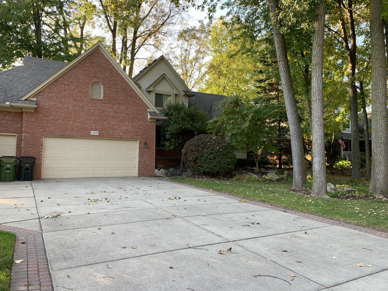 53449 Luann, Shelby Twp, MI 48316 is For Sale By Owner Reozom