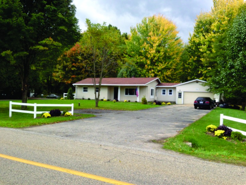 6927 McCords Ave, Alto, MI 49302 is For Sale By Owner Reozom