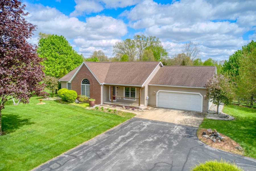 1800 Williamsburg Dr, Adrian, MI 49221 is For Sale By Owner Reozom