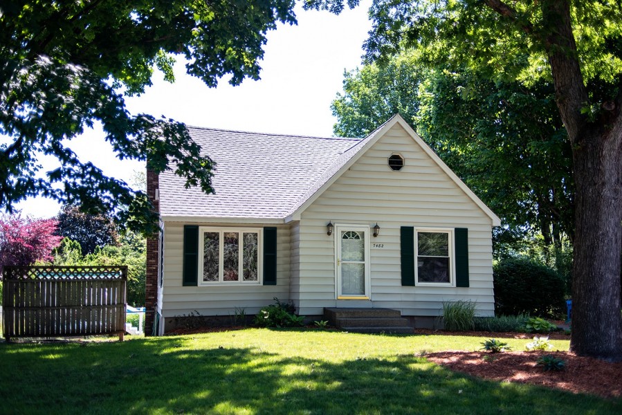 7482 20th Avenue, Jenison, MI 49428 is For Sale By Owner Reozom